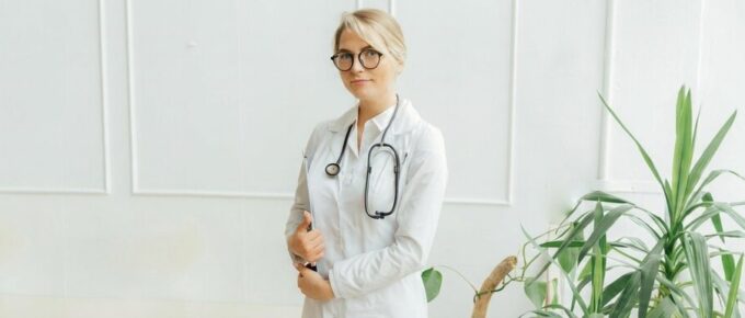 A Woman in a White Coat and stethoscope. How UK Resident Doctors are moving to Australia